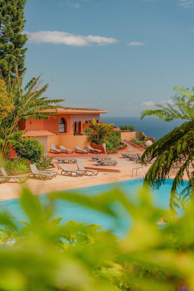Quinta Splendida Wellness & Botanical Garden — Swimming pool in Santa Cruz, Madeira