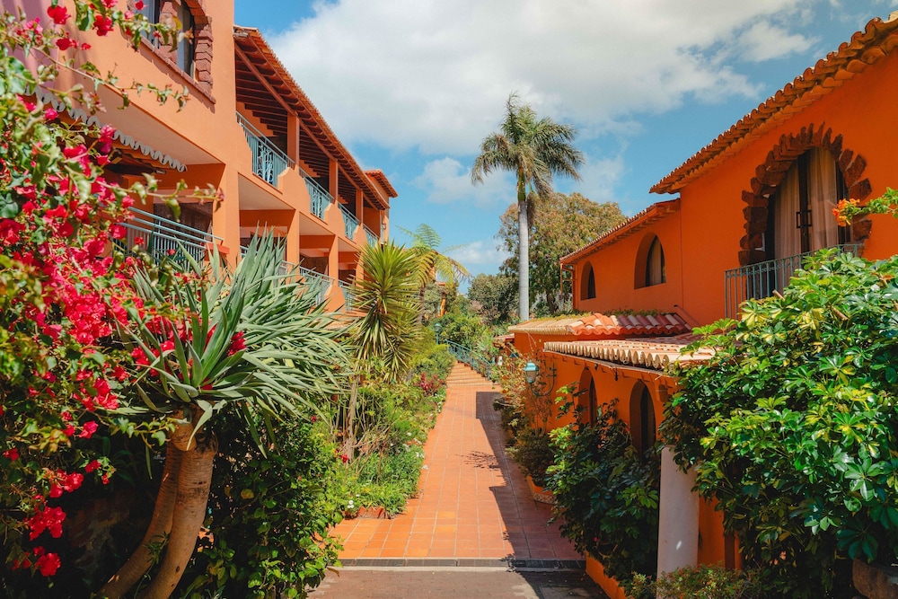 Quinta Splendida Wellness & Botanical Garden — Hotel building in Santa Cruz, Madeira