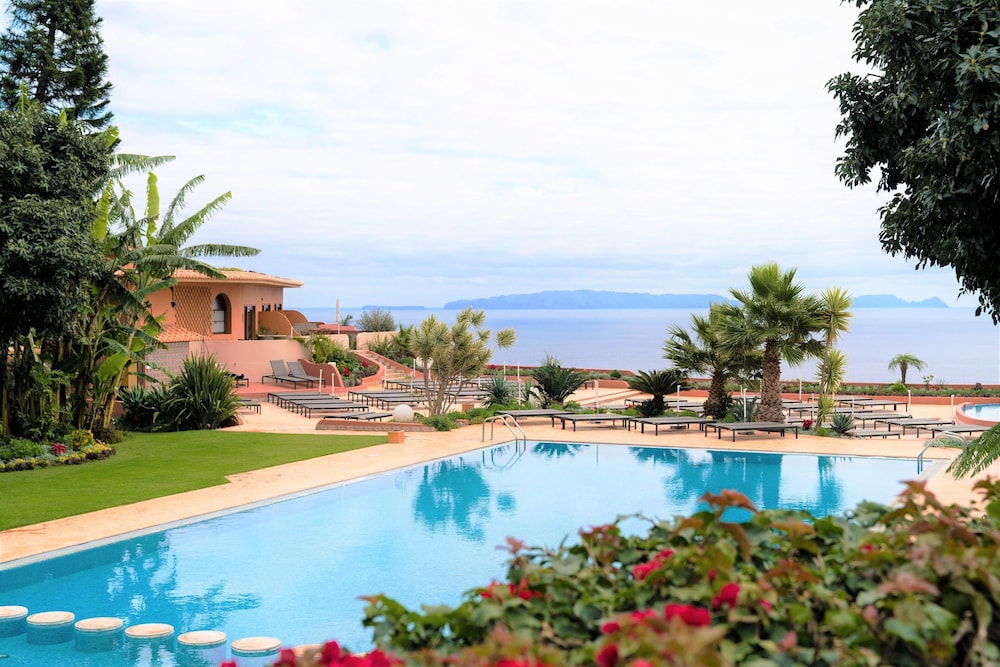 Quinta Splendida Wellness & Botanical Garden — Swimming pool in Santa Cruz, Madeira