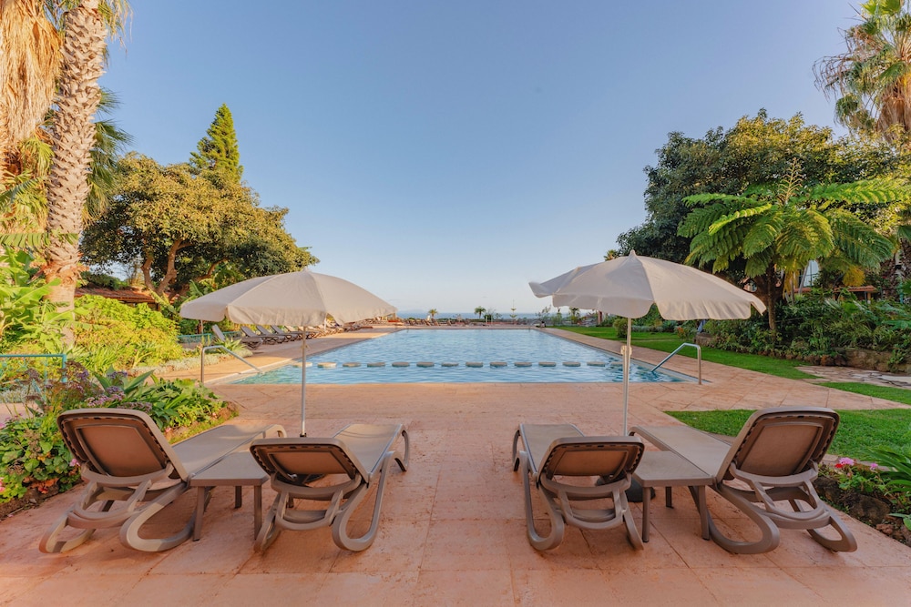 Quinta Splendida Wellness & Botanical Garden — Swimming pool in Santa Cruz, Madeira