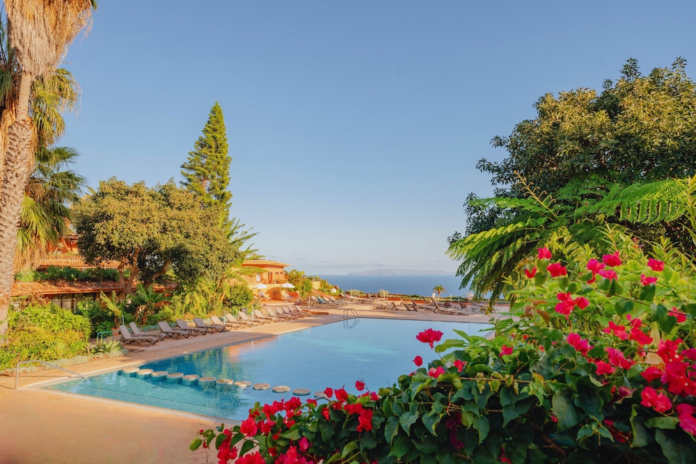 Quinta Splendida Wellness & Botanical Garden — Swimming pool in Santa Cruz, Madeira