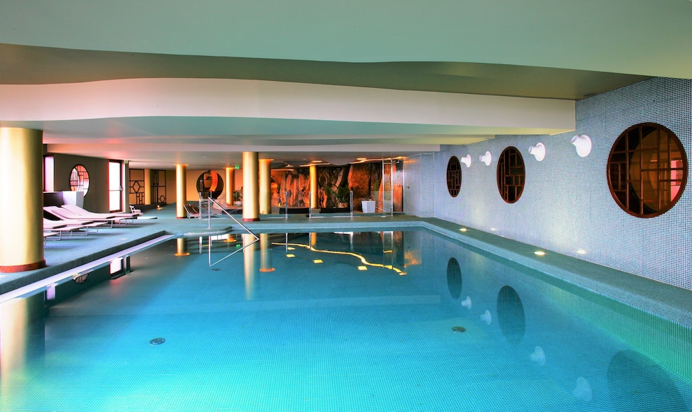 Quinta Splendida Wellness & Botanical Garden — Swimming pool in Santa Cruz, Madeira