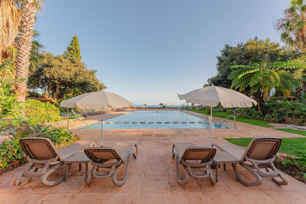Quinta Splendida Wellness & Botanical Garden — Swimming pool in Santa Cruz, Madeira