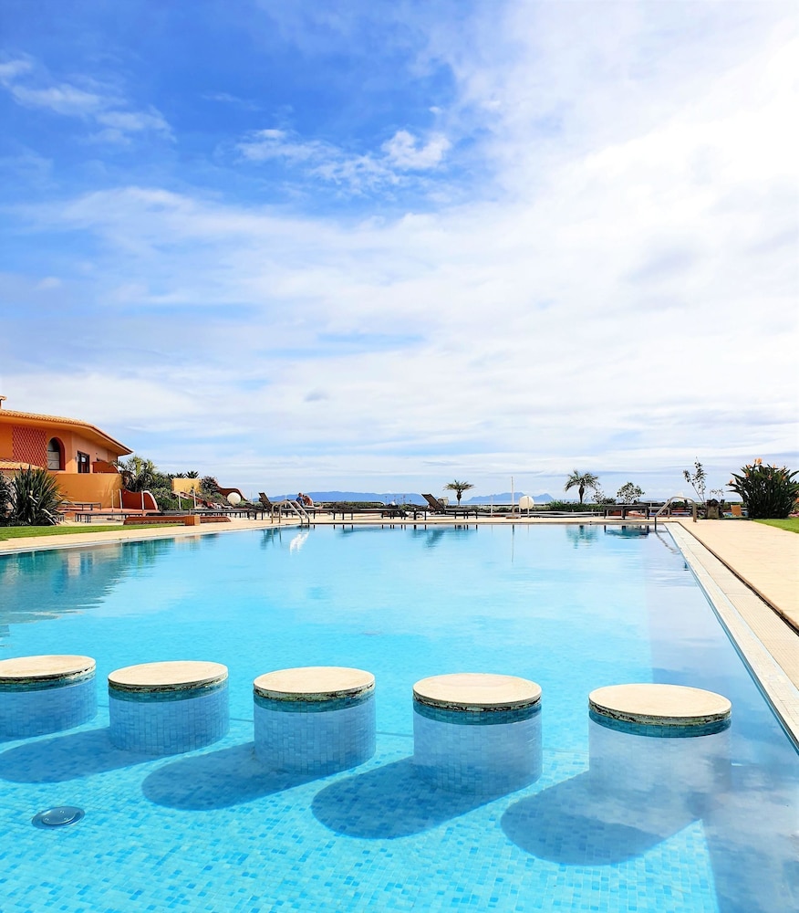 Quinta Splendida Wellness & Botanical Garden — Swimming pool in Santa Cruz, Madeira