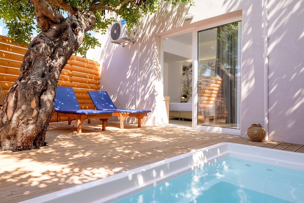 Eurohotel Katrin Hotel & Bungalows — Swimming pool in Stalida