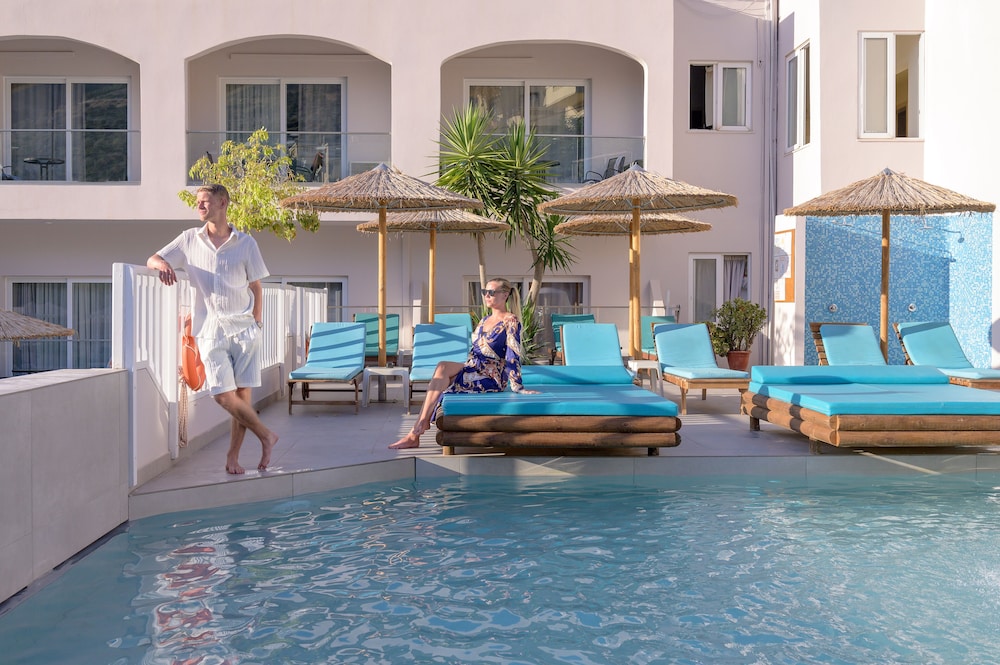 Eurohotel Katrin Hotel & Bungalows — Swimming pool in Stalida
