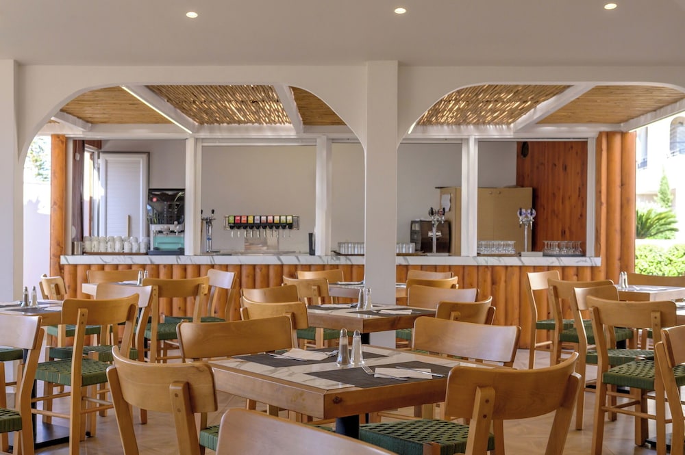 Eurohotel Katrin Hotel & Bungalows — Restaurant & bars in Stalida