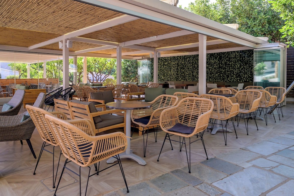 Eurohotel Katrin Hotel & Bungalows — Restaurant & bars in Stalida
