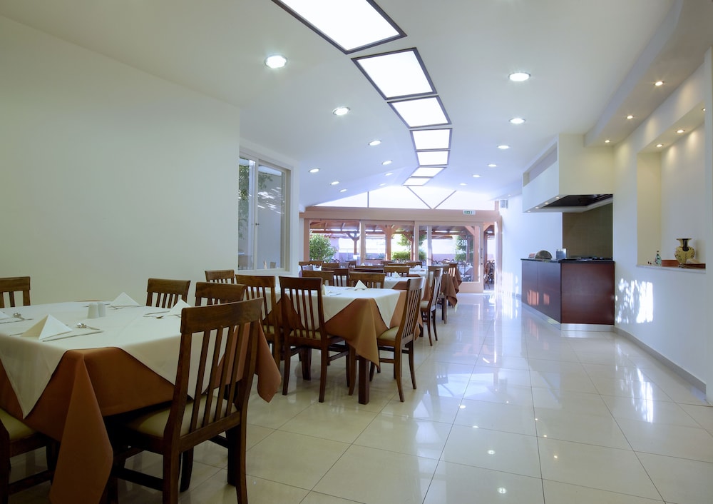 Eurohotel Katrin Hotel & Bungalows — Restaurant & bars in Stalida