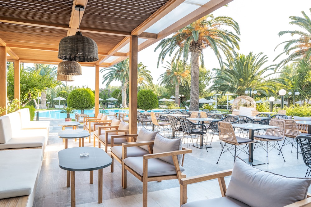 May Beach Hotel — Restaurant & bars in Rethymnon