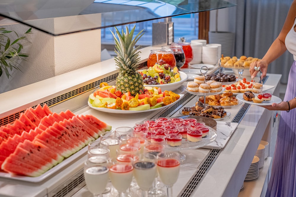 May Beach Hotel — Restaurant & bars in Rethymnon