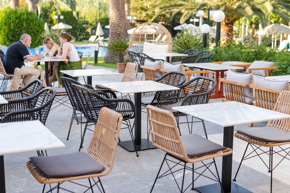 May Beach Hotel — Restaurant & bars in Rethymnon