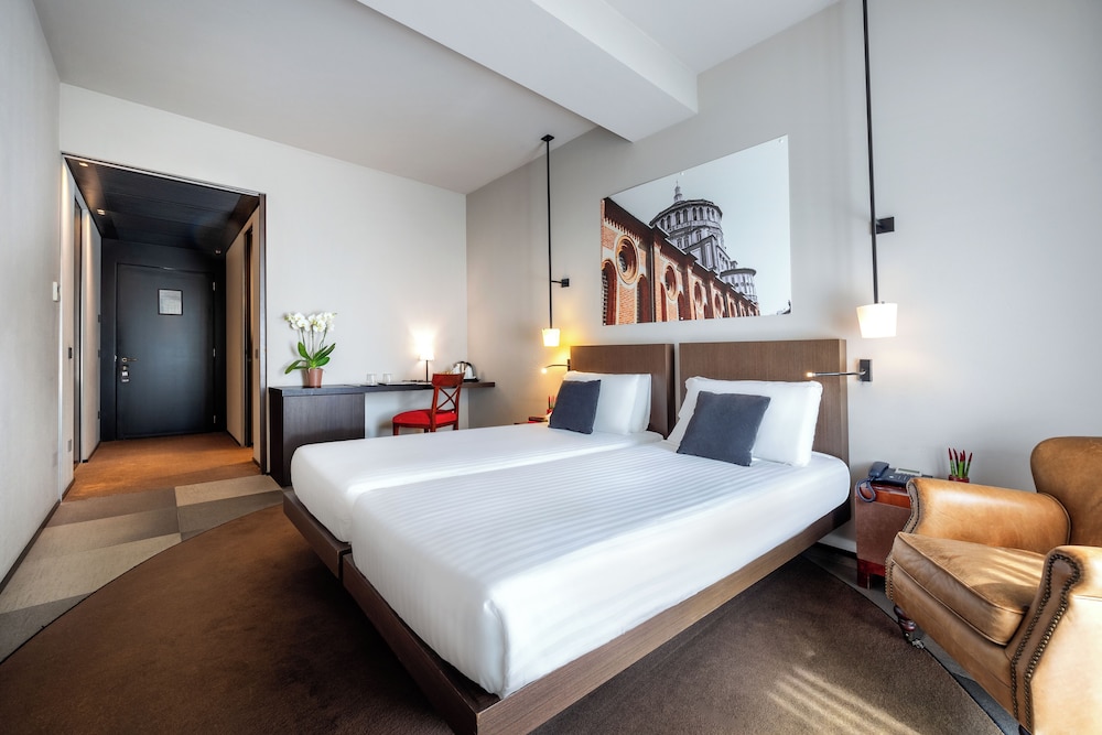iH Hotels Milano Ambasciatori — Hotel rooms in Milan, Lombardy
