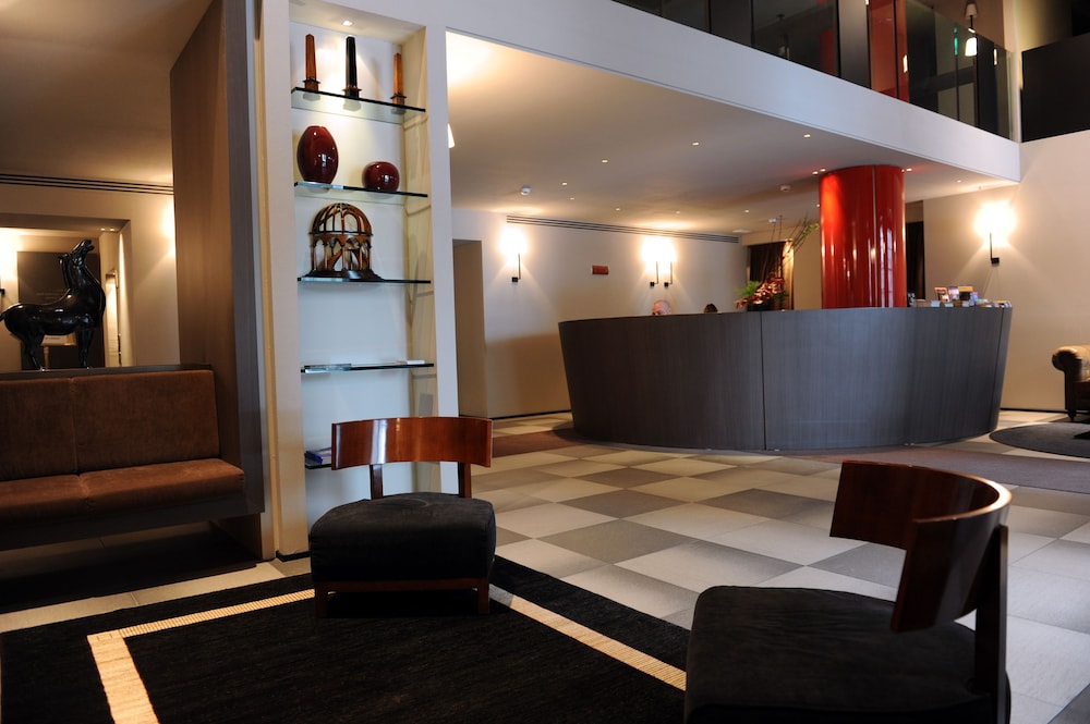iH Hotels Milano Ambasciatori — Hotel building in Milan, Lombardy