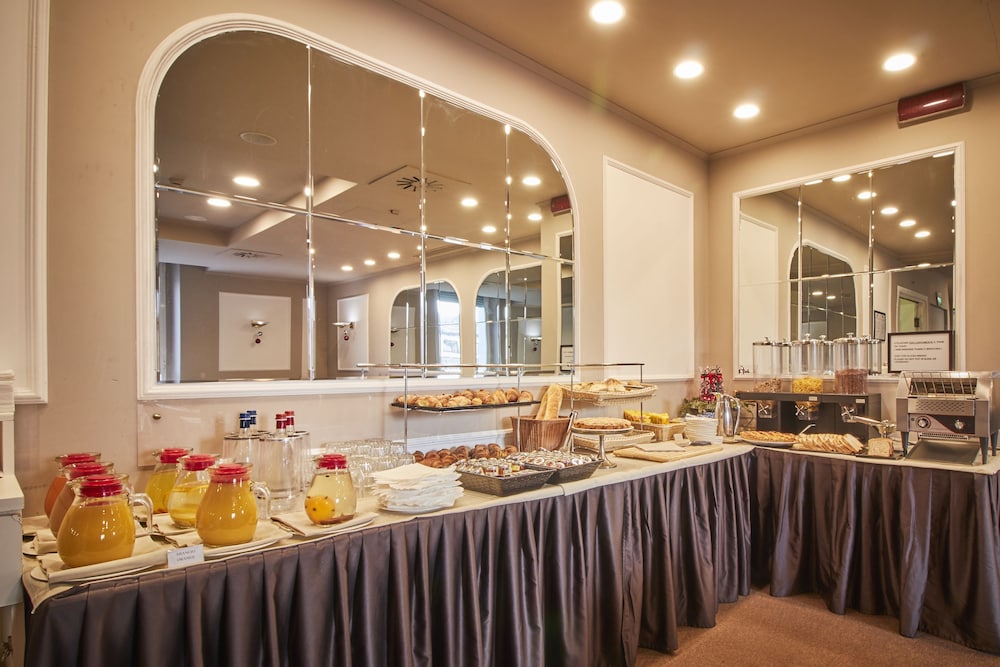 iH Hotels Milano Ambasciatori — Restaurant & bars in Milan, Lombardy