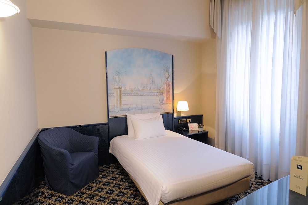 iH Hotels Milano Ambasciatori — Hotel rooms in Milan, Lombardy