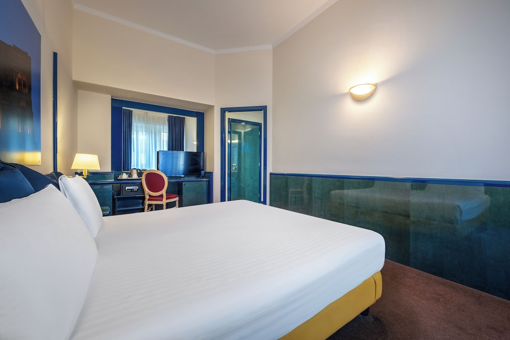 iH Hotels Milano Ambasciatori — Hotel rooms in Milan, Lombardy