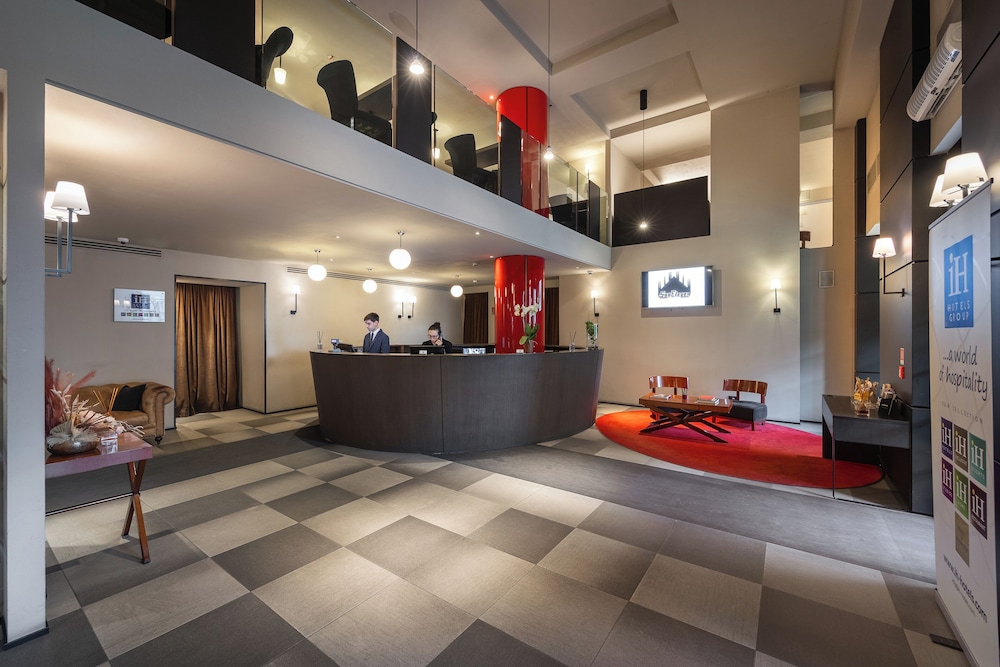 iH Hotels Milano Ambasciatori — Hotel building in Milan, Lombardy