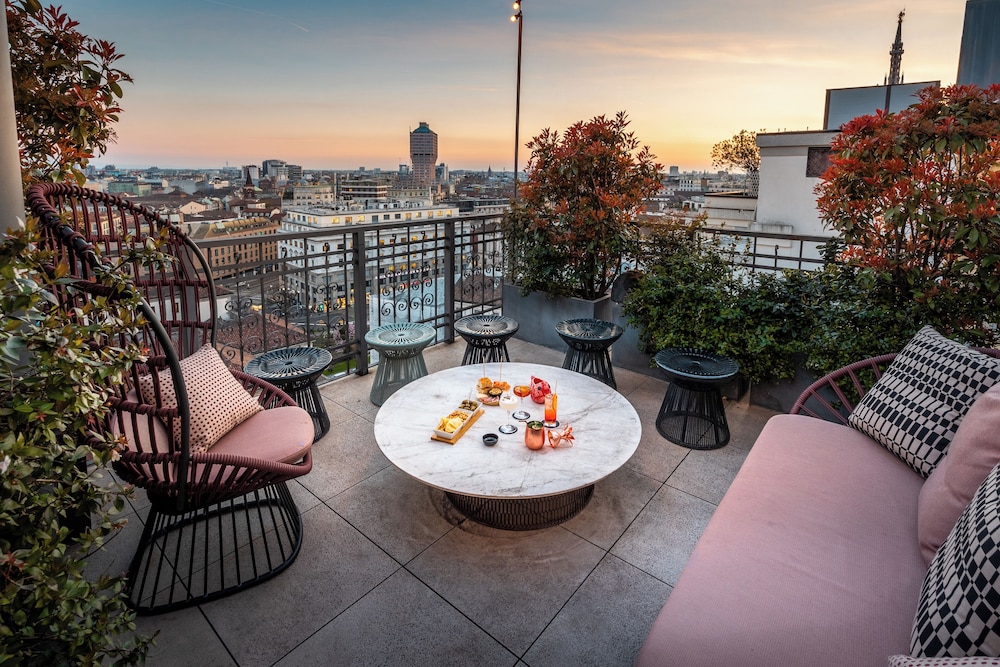 iH Hotels Milano Ambasciatori — Restaurant & bars in Milan, Lombardy
