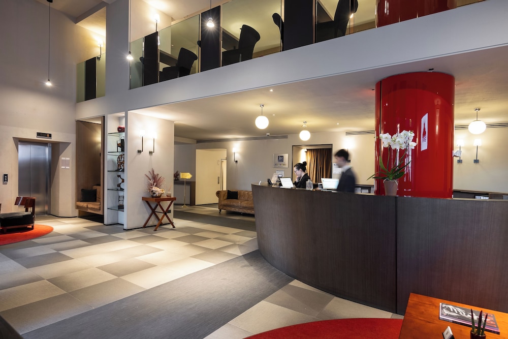 iH Hotels Milano Ambasciatori — Hotel building in Milan, Lombardy