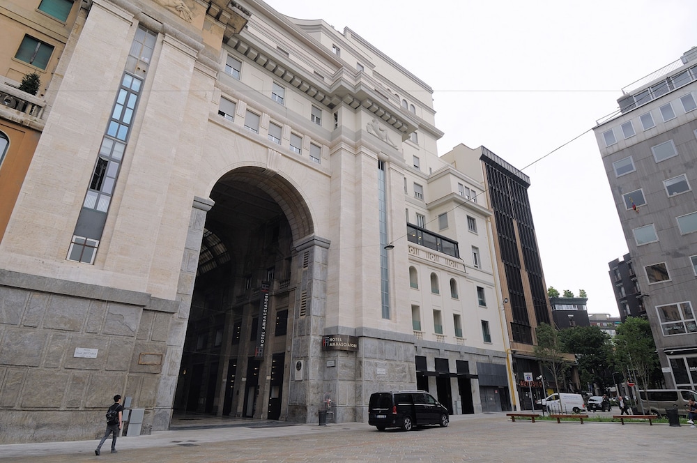 iH Hotels Milano Ambasciatori — Hotel building in Milan, Lombardy