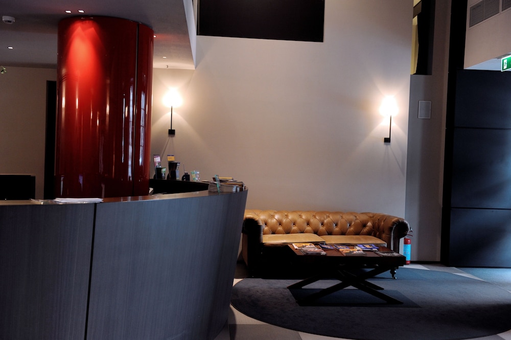 iH Hotels Milano Ambasciatori — Hotel building in Milan, Lombardy