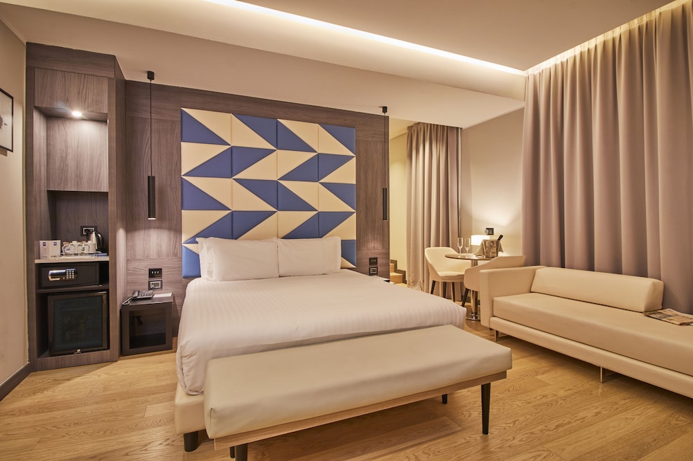 iH Hotels Milano Ambasciatori — Hotel rooms in Milan, Lombardy