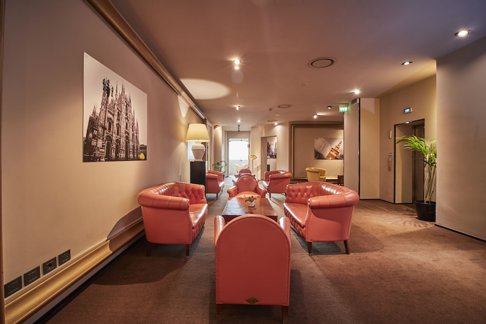 iH Hotels Milano Ambasciatori — Hotel building in Milan, Lombardy