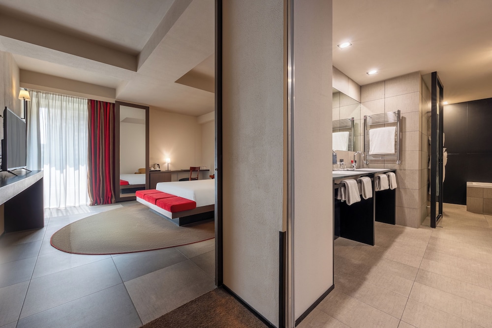 iH Hotels Milano Ambasciatori — Hotel rooms in Milan, Lombardy