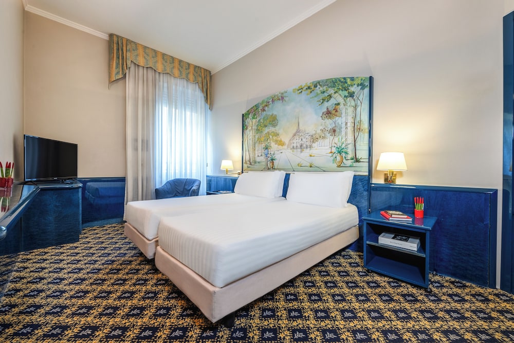 iH Hotels Milano Ambasciatori — Hotel rooms in Milan, Lombardy