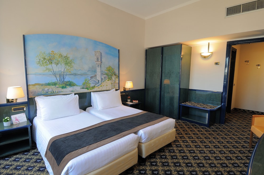 iH Hotels Milano Ambasciatori — Hotel rooms in Milan, Lombardy