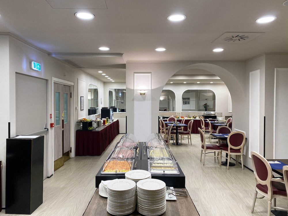 iH Hotels Milano Ambasciatori — Restaurant & bars in Milan, Lombardy