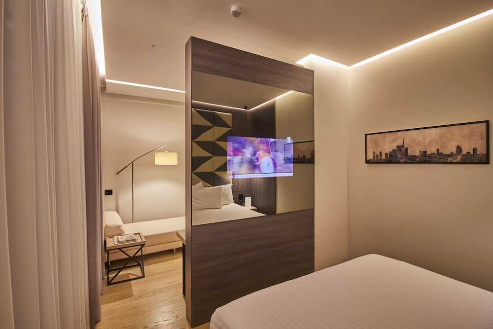 iH Hotels Milano Ambasciatori — Hotel rooms in Milan, Lombardy