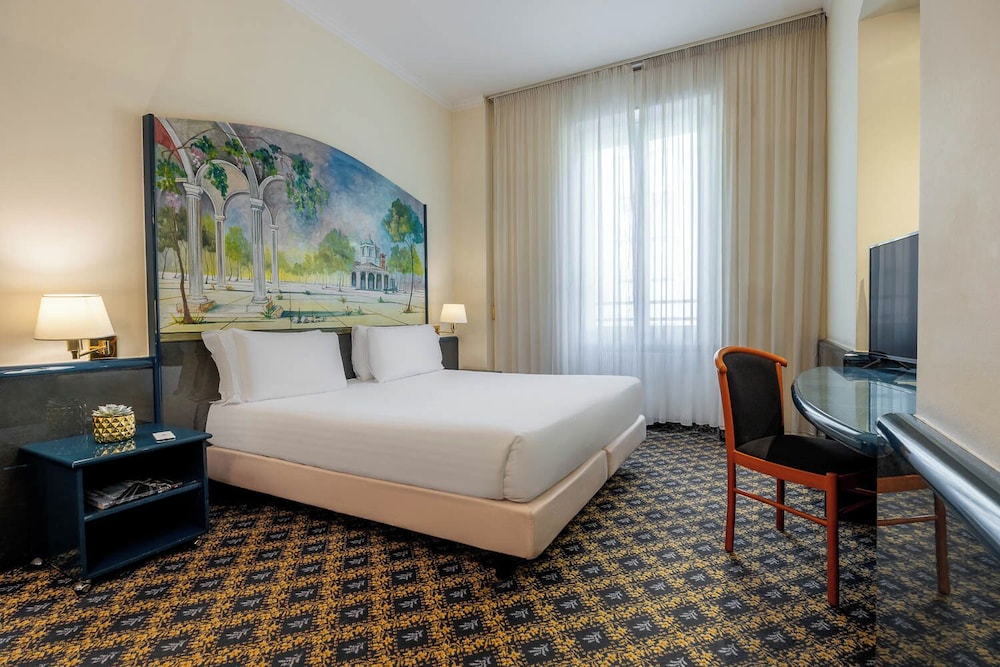 iH Hotels Milano Ambasciatori — Hotel rooms in Milan, Lombardy