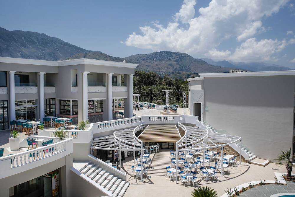 Mythos Palace Resort & Spa - All Inclusive — Restaurant & bars in Georgioupolis