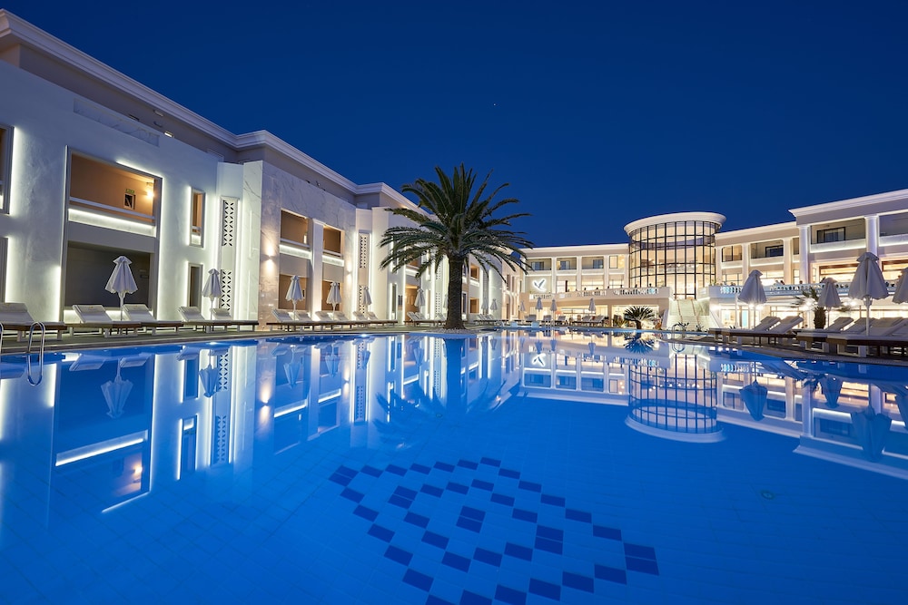 Mythos Palace Resort & Spa - All Inclusive — Swimming pool in Georgioupolis