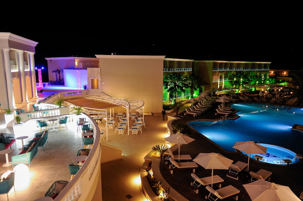 Mythos Palace Resort & Spa - All Inclusive — Hotel building in Georgioupolis