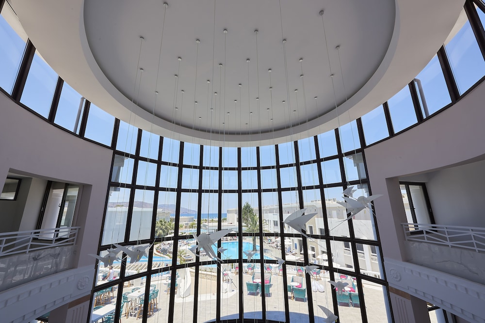 Mythos Palace Resort & Spa - All Inclusive — Hotel building in Georgioupolis