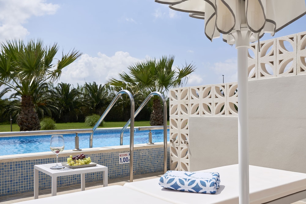 Mythos Palace Resort & Spa - All Inclusive — Swimming pool in Georgioupolis