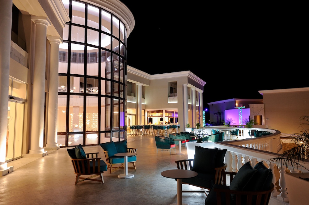 Mythos Palace Resort & Spa - All Inclusive — Restaurant & bars in Georgioupolis