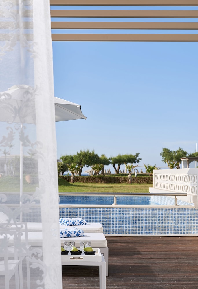 Mythos Palace Resort & Spa - All Inclusive — Swimming pool in Georgioupolis