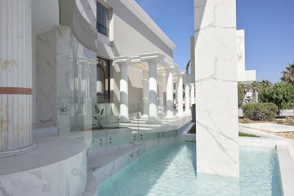 Mythos Palace Resort & Spa - All Inclusive — Hotel building in Georgioupolis