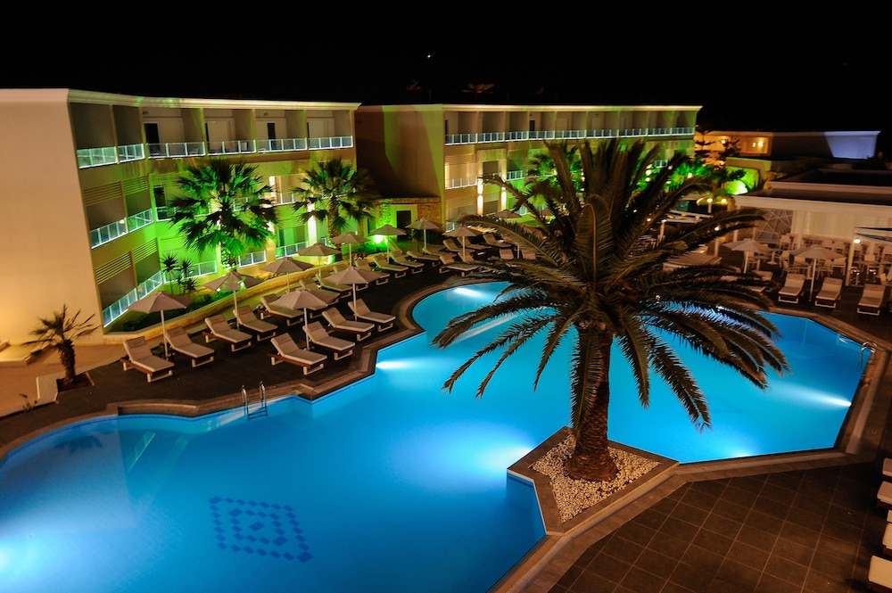 Mythos Palace Resort & Spa - All Inclusive — Swimming pool in Georgioupolis