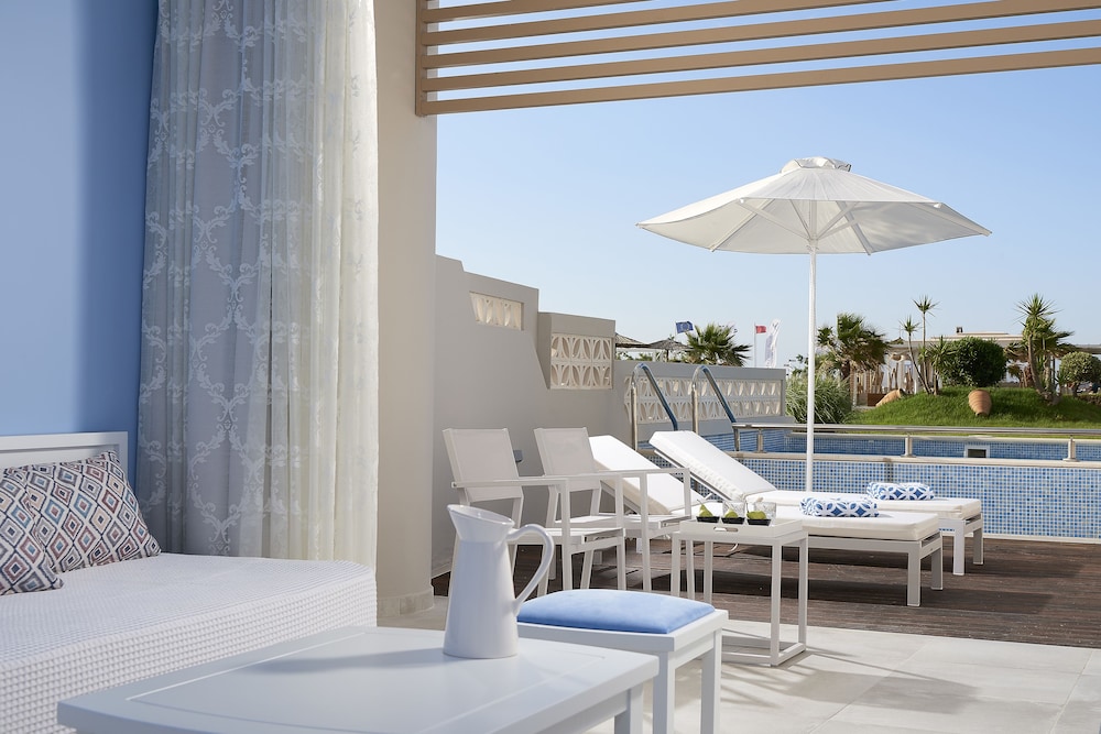 Mythos Palace Resort & Spa - All Inclusive — Swimming pool in Georgioupolis