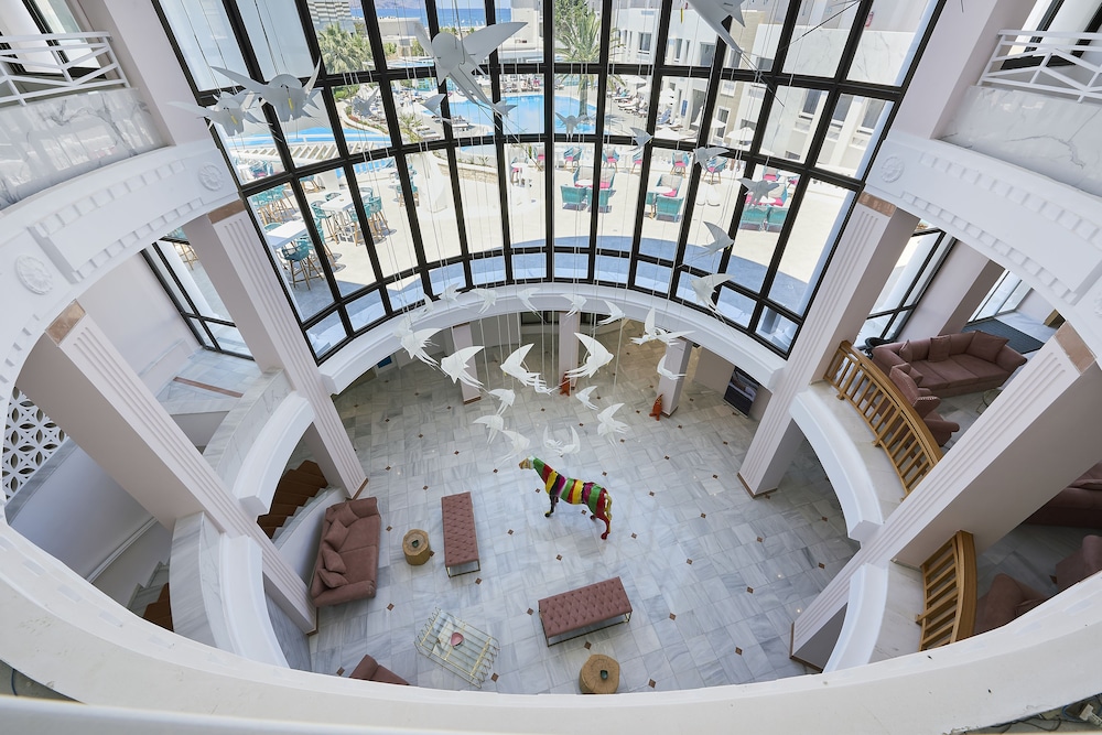 Mythos Palace Resort & Spa - All Inclusive — Hotel building in Georgioupolis