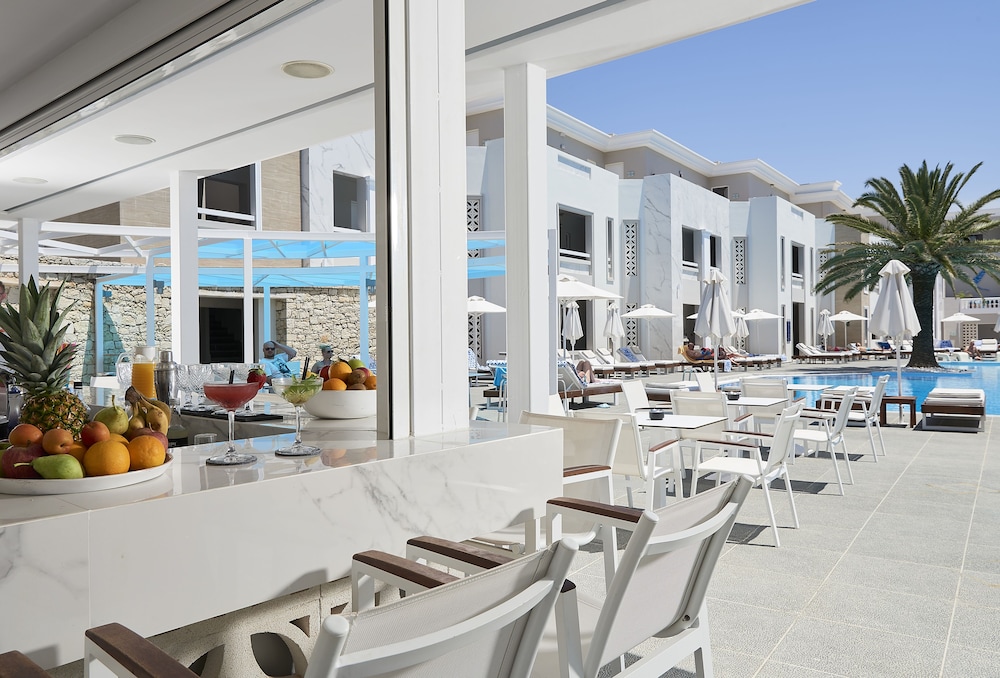 Mythos Palace Resort & Spa - All Inclusive — Restaurant & bars in Georgioupolis