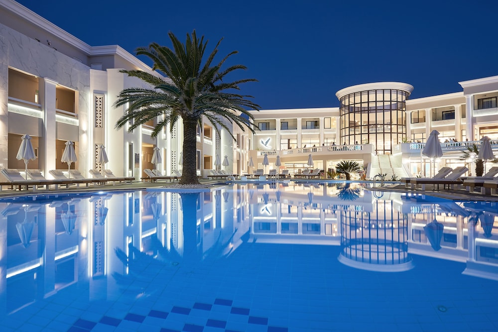 Mythos Palace Resort & Spa - All Inclusive — Swimming pool in Georgioupolis