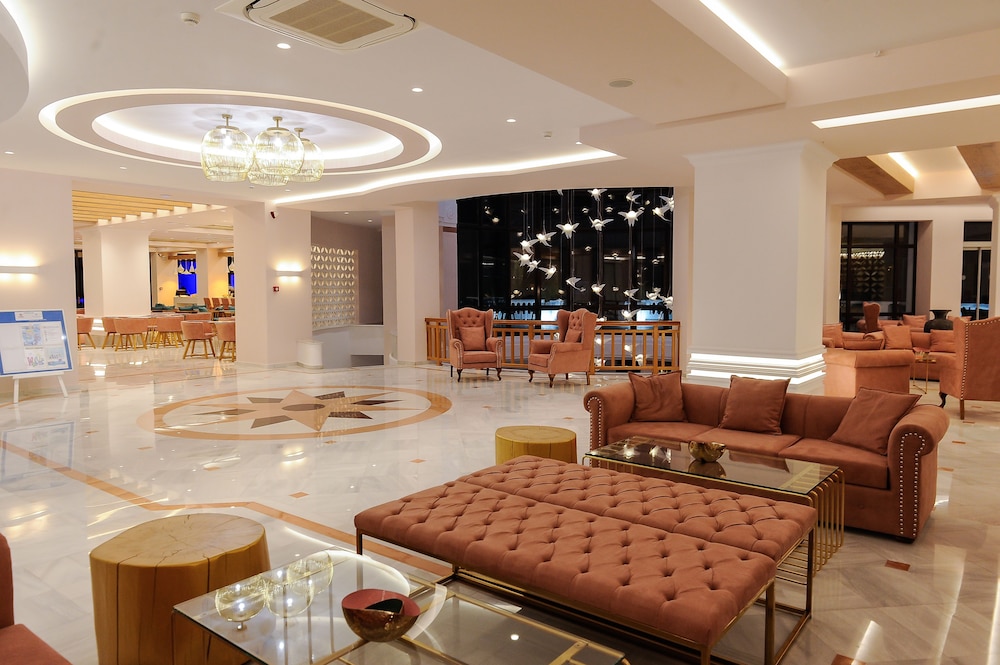 Mythos Palace Resort & Spa - All Inclusive — Hotel building in Georgioupolis