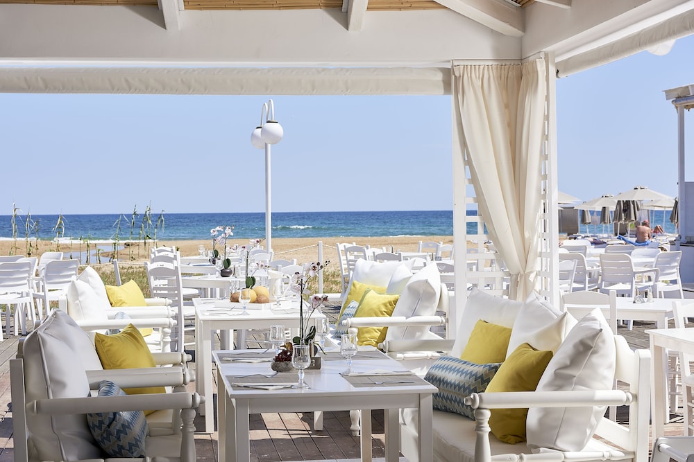 Mythos Palace Resort & Spa - All Inclusive — Restaurant & bars in Georgioupolis