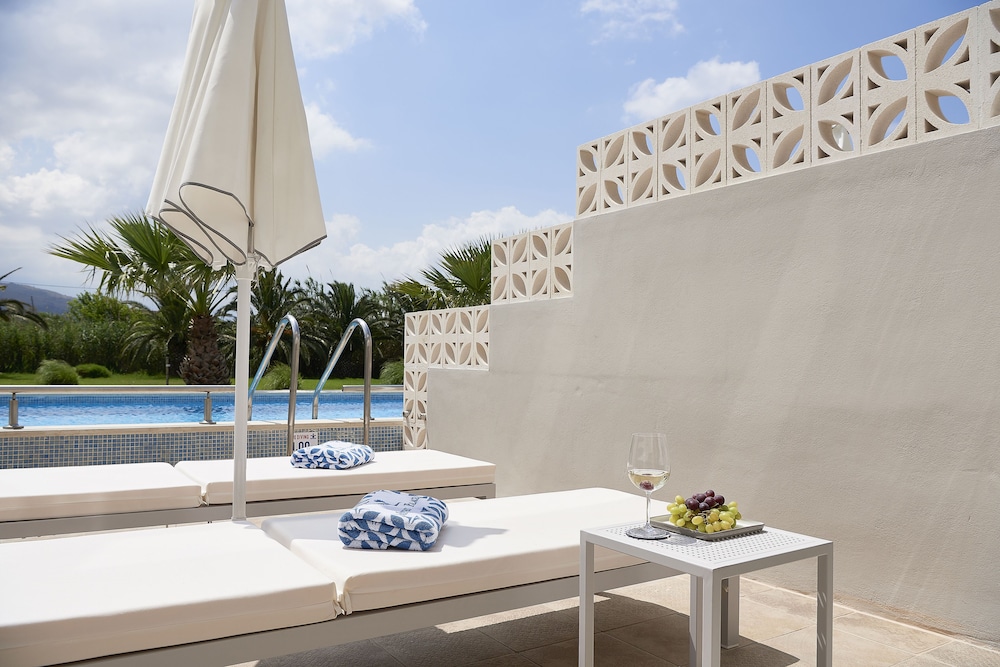 Mythos Palace Resort & Spa - All Inclusive — Swimming pool in Georgioupolis